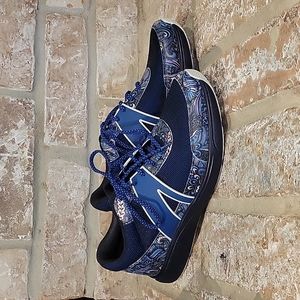 Traq by Alegria, Blue Tennis shoes, size 41 (comparable to size 10) Smart shoes.
